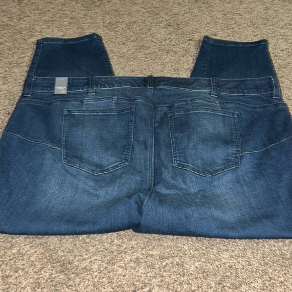 NWT Torrid Bombshell Skinny Jeans - Picture 3 of 3